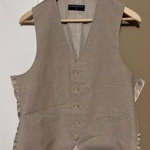 Men’s Saddlebred Vest Size M Beige Tan color.